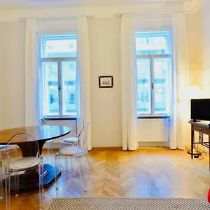 Apartment Beautiful Viennese Flat In The Centre, Vienna