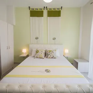 https://chelona-apartments.hotelschalkidiki.net