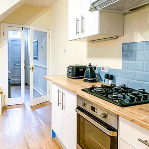 The Victoria - Quaint Victorian With Free Parking York
